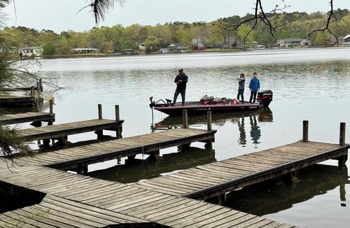 Hot Springs Cabin | FIVE POINTS~LAKE HAMILTON: Cabin#D ~ 1BR w/Queen Bed, Futon in LR, Full Kitchen, Breakfast "Fixins" Provided, Jetted Tub, Balcony Deck off BR