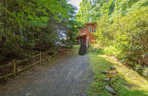 Fleetwood Cottage | Fleetwood Falls - VIEWS - Lake and New River Access - Close to Todd & Boone - 30 Min to Skiing