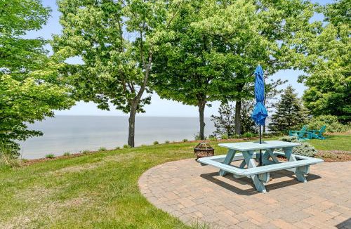 West Olive House | Fletcher Cottage near Grand Haven