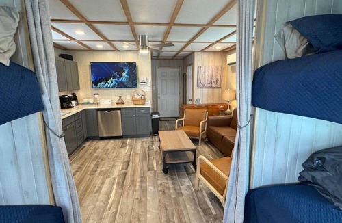 New Tazewell Cabin | Floating house on the beautiful Norris Lake!