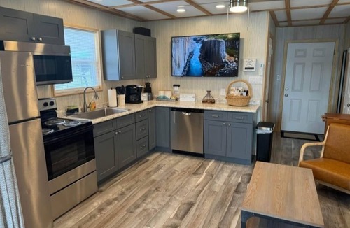 New Tazewell Cabin | Floating house on the beautiful Norris Lake!