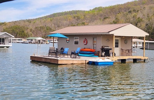 New Tazewell Cabin | Floating house on the beautiful Norris Lake!