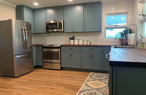 Scottsville House | Flower Farm 3BR/2BA Mid-Century Farmhouse Near Mammoth Cave