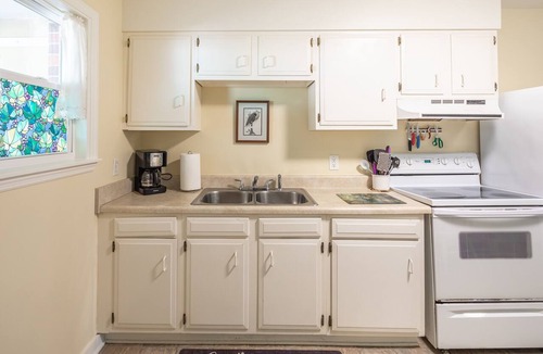 Folly Beach Apartment | Folly Beach/Oceanfront/Easy Walking Distance to Restaurants/Shop/Pier