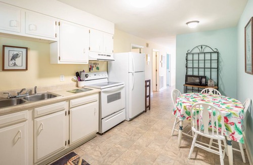Folly Beach Apartment | Folly Beach/Oceanfront/Easy Walking Distance to Restaurants/Shop/Pier