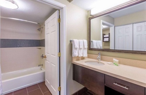 Alpharetta Hotel | For the Whole Family! TWO Modern 2BR Suites, Pet-friendly, Free Breakfast!