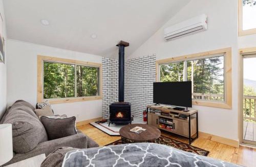Elkton House | Forest Ridge Cabin - Hot Tub, Wi-Fi, National Park 15 Min, Fire Pit