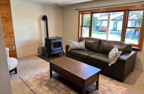 Middletown House | Forest Tree Log Cabin