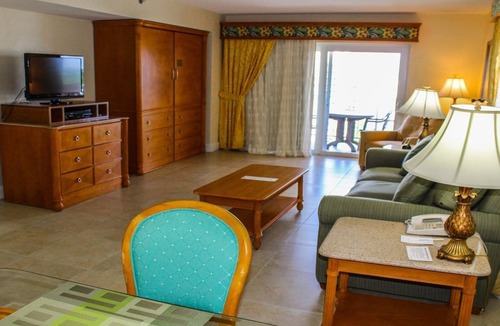 East Fort Lauderdale Resort | Fort Lauderdale Beach Resort, FL overlooking the Water Sleeps 6.