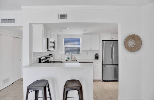 Central Beach Apartment | Fort Lauderdale Yacht & Beach Club 412