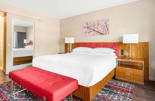 West End Hotel | Four 1BR King Suites | 5-Min Drive to White House| Free Breakfast & Pool Access