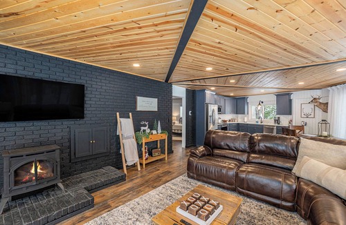 Baldwin Cabin | Four Pines Cabin - Private Cozy Cabin on 10 acres with Hot Tub near Baldwin