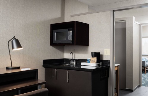 Brown Deer Hotel | Four Points by Sheraton Milwaukee North Shore
