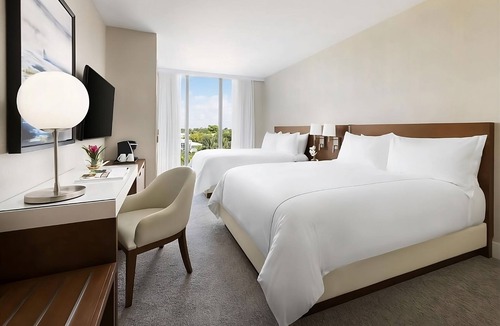 Bay Harbor Islands Hotel | Four Spacious Rooms! Rooftop Pool, Pet-friendly, Close to Bal Harbour Beach!