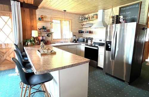 Wetmore Cottage | Fox & Fern Lake Lodge: The Ultimate Waterfront Escape for Sun-Soaked Days