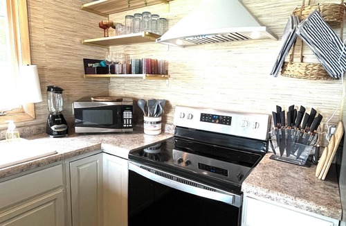 Wetmore Cottage | Fox & Fern Lake Lodge: The Ultimate Waterfront Escape for Sun-Soaked Days