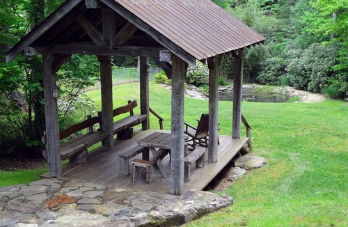 Lake Toxaway Cabin | Fox Hole Cabin - Romantic Bungalow - Hike to Dozens of Waterfalls