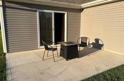 Angola House | Fox Lake Road Bungalow (Near Trine University)