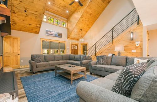 Oakland House | Foxcroft: New, Lake Access w. Dock Slip, Hot Tub, Pool Table