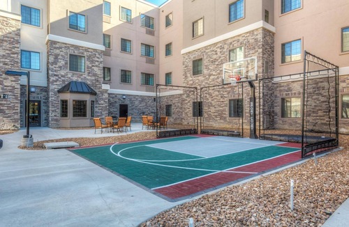Maryland Heights Condo | Free Breakfast + Shared Pool, Gym, and BBQ Area | Perfect Family Vacation!