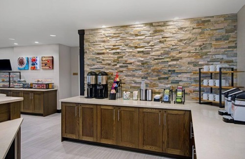 Sterling Heights Condo | Free Everyday Buffet Breakfast, Indoor Pool, 24h Business Center | King Studio