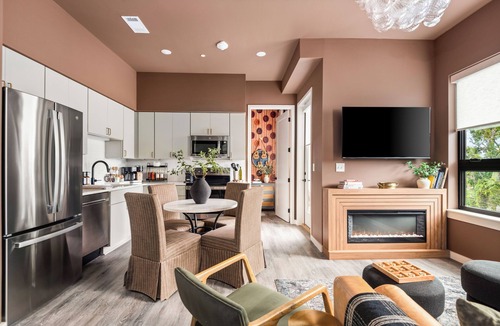 Music Row Condo | Free Gated Parking Music Row Condo Pool Rooftop Club Room with Pool Table