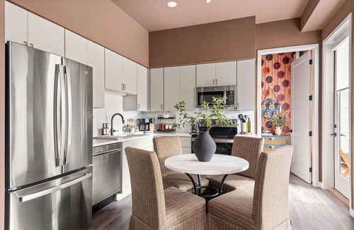 Music Row Condo | Free Gated Parking Music Row Condo Pool Rooftop Club Room with Pool Table