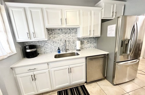 West Palm Beach House | FREE Heated Pool, Weber Gas Grill, 3 miles to the beach!