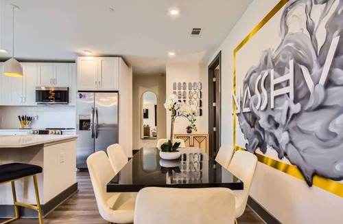 Rolling Mill Hill Condo | FREE Parking| WALK to Broadway| King| Fitness CTR!