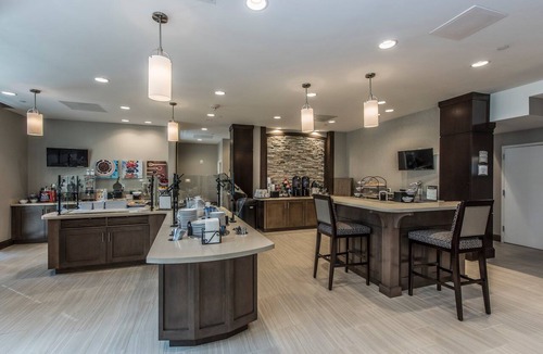 Mount Pleasant Condo | Free Wi-Fi + Free Breakfast Buffet + Outdoor Pool | Great Location!
