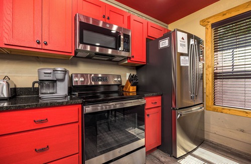Gatlinburg Ski Chalet | Fresh, Modern Luxury Chalet w/Indoor Pool, Theater & Hot Tub – Sleeps 16