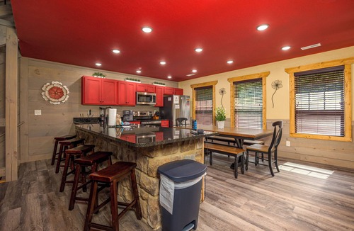 Gatlinburg Ski Chalet | Fresh, Modern Luxury Chalet w/Indoor Pool, Theater & Hot Tub – Sleeps 16