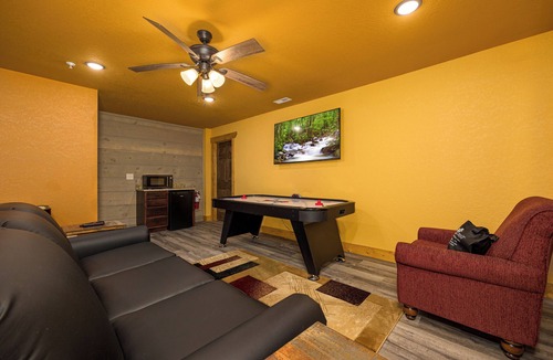 Gatlinburg Ski Chalet | Fresh, Modern Luxury Chalet w/Indoor Pool, Theater & Hot Tub – Sleeps 16