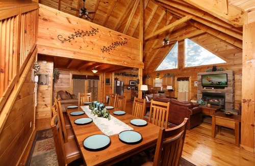 Sevierville Cabin | From the moment you step into this deluxe cabin you will want to return again.