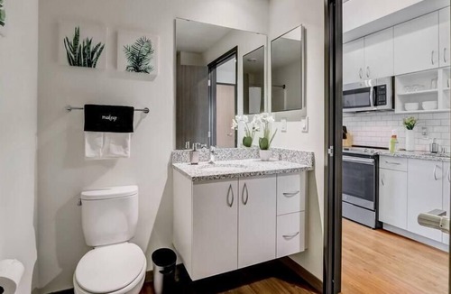 Lower East Side Apartment | Frontdesk | Modern Studio Apt near East Town