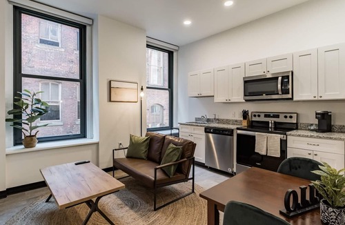 Cultural District Apartment | Frontdesk | Studio Apt close to Andy Warhol Museum