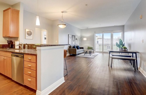 Lockerbie Square Apartment | FRONTDESK The Maxwell Apts Downtown Indianapolis
