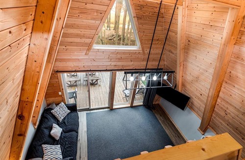 Au Gres Cabin | Fully-Equipped A-Frame with Beautiful Lake Views in Michigan