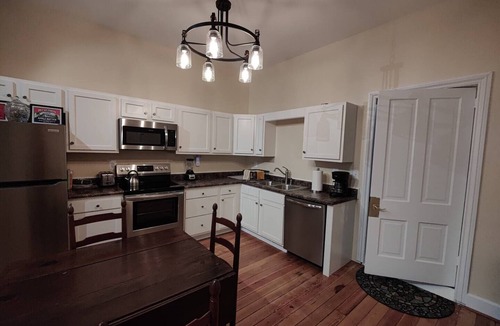 New Market Apartment | Fully Furnished 1 Bedroom Flat in Historic Downtown New Market