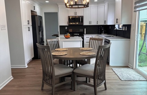 Lexington House | Fully Furnished 4BR Home in Lexington Short & Mid-Term
