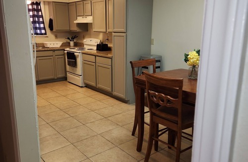 Little Woods House | Fully furnished with all the amenities of home centrally located