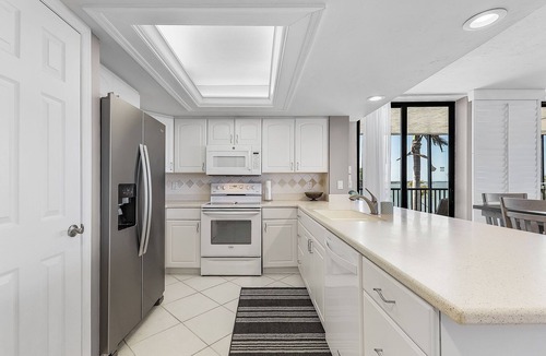 Punta Rassa Condo | Fully Renovated, Resort Corner Condo in Sanibel Harbour Tower with Private Beach