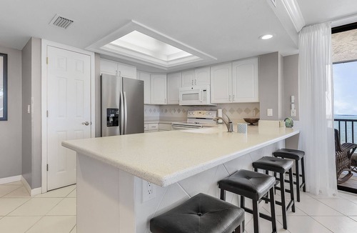 Punta Rassa Condo | Fully Renovated, Resort Corner Condo in Sanibel Harbour Tower with Private Beach