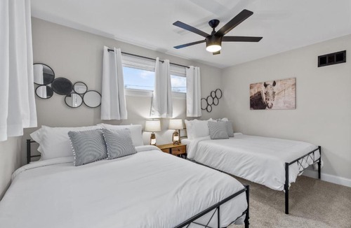 St. Louis House | Fully Stocked 4BR Bungalow | Near Tower Grove Park & The Grove | Free Parking