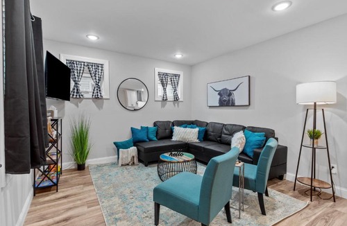 St. Louis House | Fully Stocked 4BR Bungalow | Near Tower Grove Park & The Grove | Free Parking