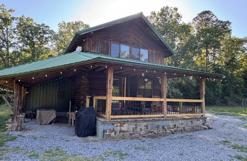 Lequire Cabin | FUN! Log Cabin Hot Tub & Game Room w Pool Table Pets OK 3BR/2BA Sleeps 10