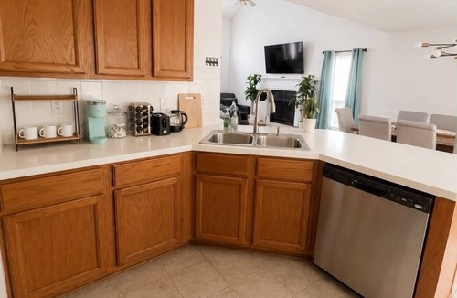 Rex House | Furnished 3BR Home for 30+ Day Stays Travel Nurse & Air Crew Friendly with WiFi