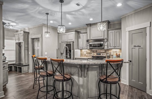 Rainsville House | Gallop and Grace Cottage | Fast Wi-Fi | King Suite | 4 Smart TVs | Soaking Tub