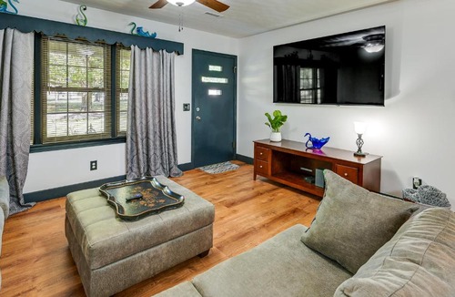 Olin House | Game Nights, BBQs & Family Fun: Union Grove Escape