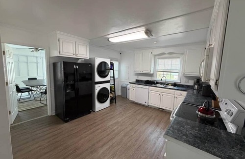 Clayton House | Gamers & Disc Golfers Dream! Spacious 4BR Home